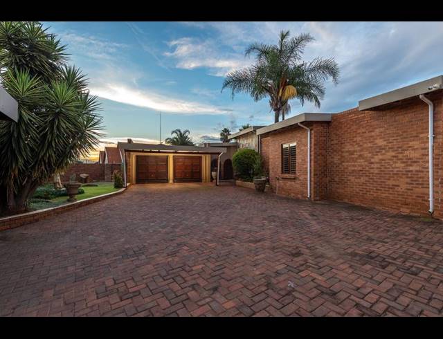 4 BEDROOM HOUSE FOR SALE IN BRACKENHURST